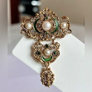 Florenza dangle brooch